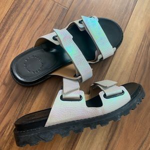 Marc by Marc jacobs
Iridescent chunky sandals